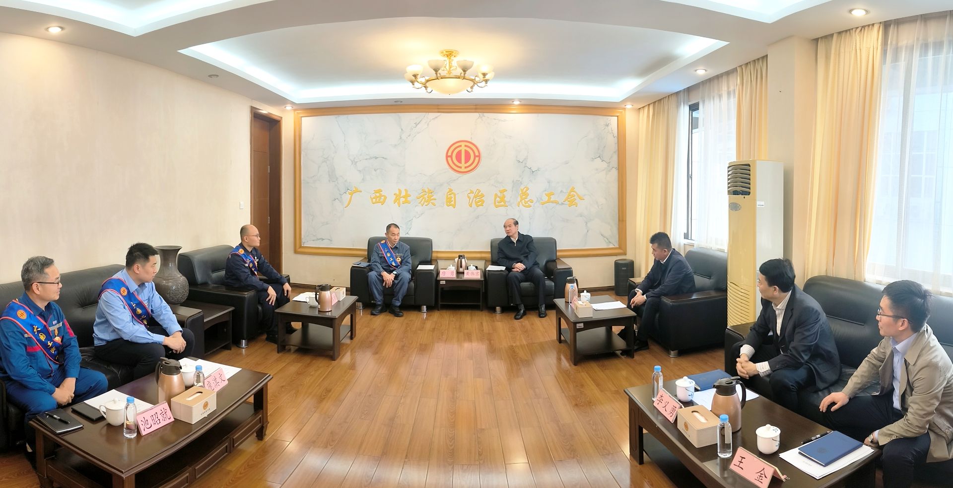 桂工网视第499期:黄伟京会见我区2025年大国工匠